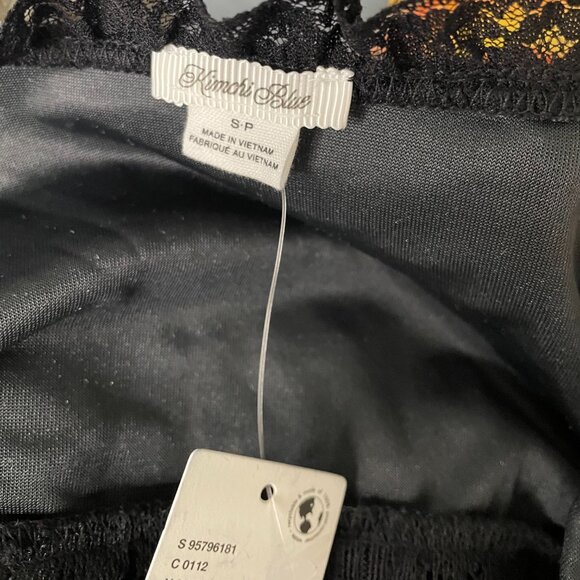 Kimchi Blue Urban Outfitters Velvet & Lace Puff Sleeve Top - Picture 5 of 11